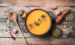 Co dodać do zupy dyniowej, by zaskoczyć smakiem i aromatem?