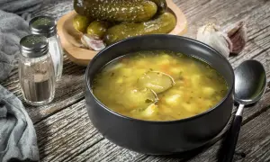 Czy można zamrozić zupę ogórkową? Oto co musisz wiedzieć!