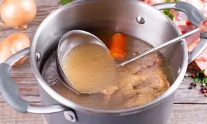 Jak ugotować wywar mięsny na zupę, który zachwyci smakiem