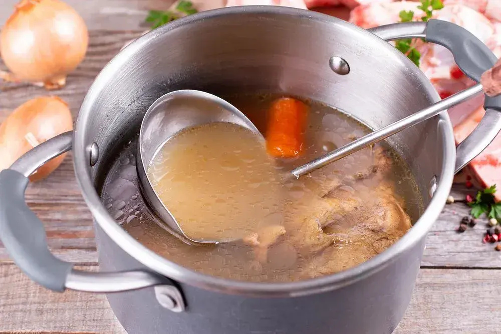 Jak ugotować wywar mięsny na zupę, który zachwyci smakiem